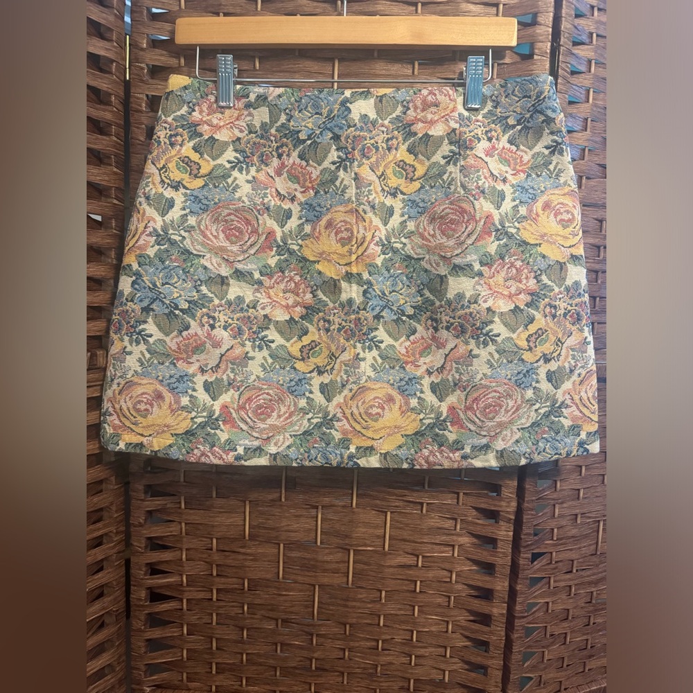 Cider Woman’s Mini  Skirt XL Gorgeous Floral Print With Inner Lining gold zipper